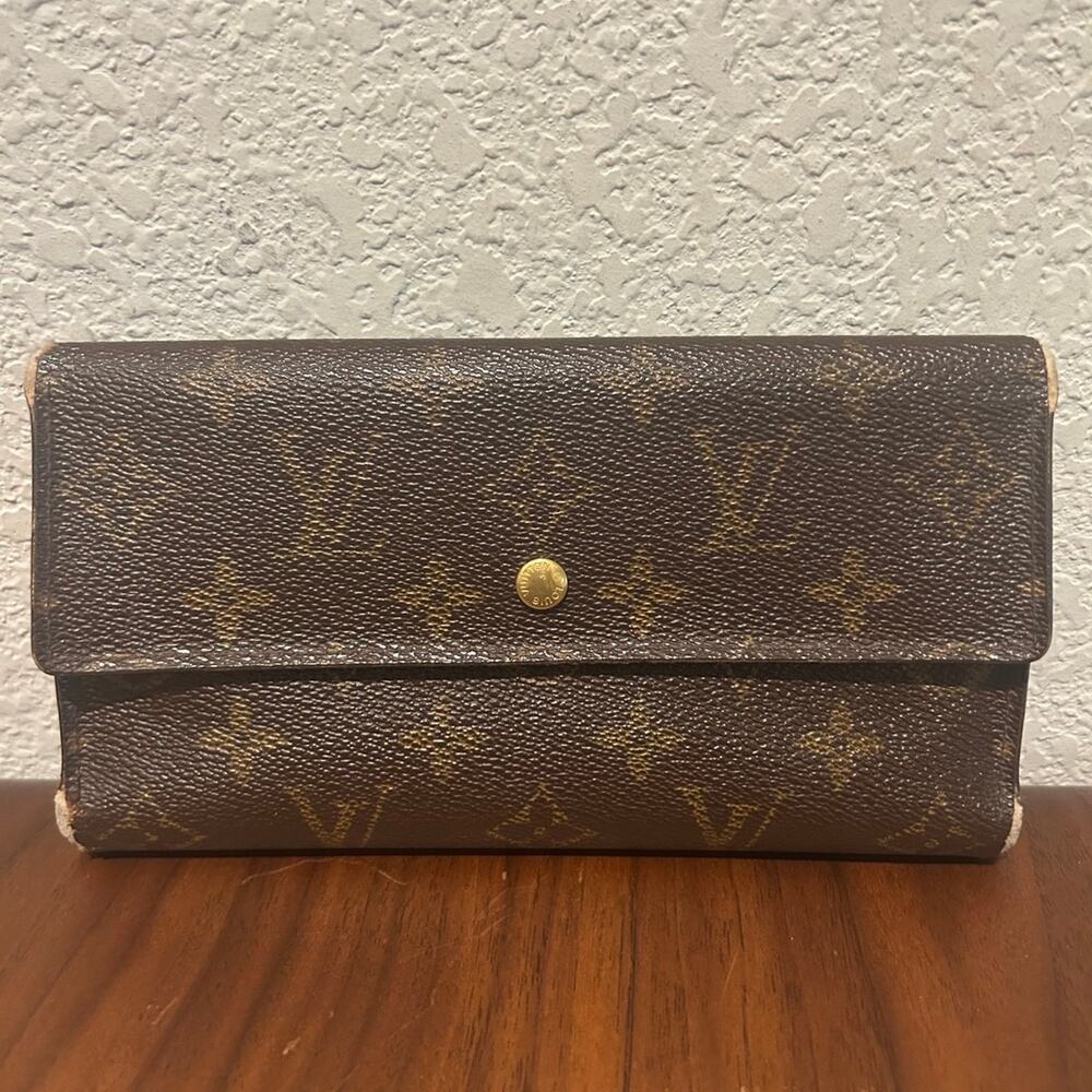 Authentic Vintage Louis Vuitton International Wallet - Heavy Wear / Project